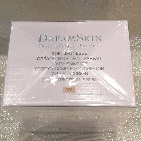 DIOR Dreamskin Fresh & Perfect Refillable Face Cushion SPF 50- (020 Light Beige) - Picture 2 of 4